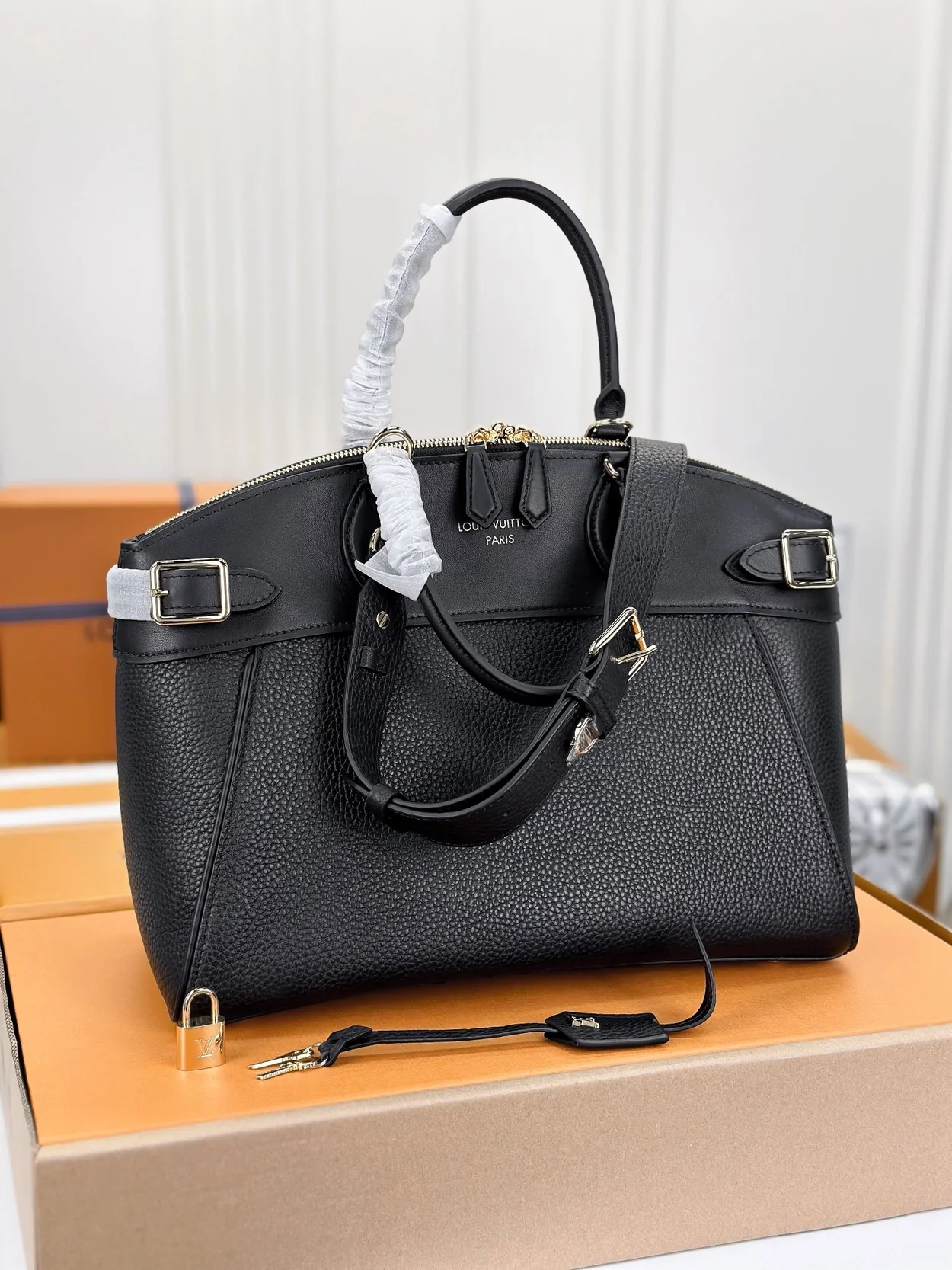 루이비통 락 잇 MM 백 블랙 M22914