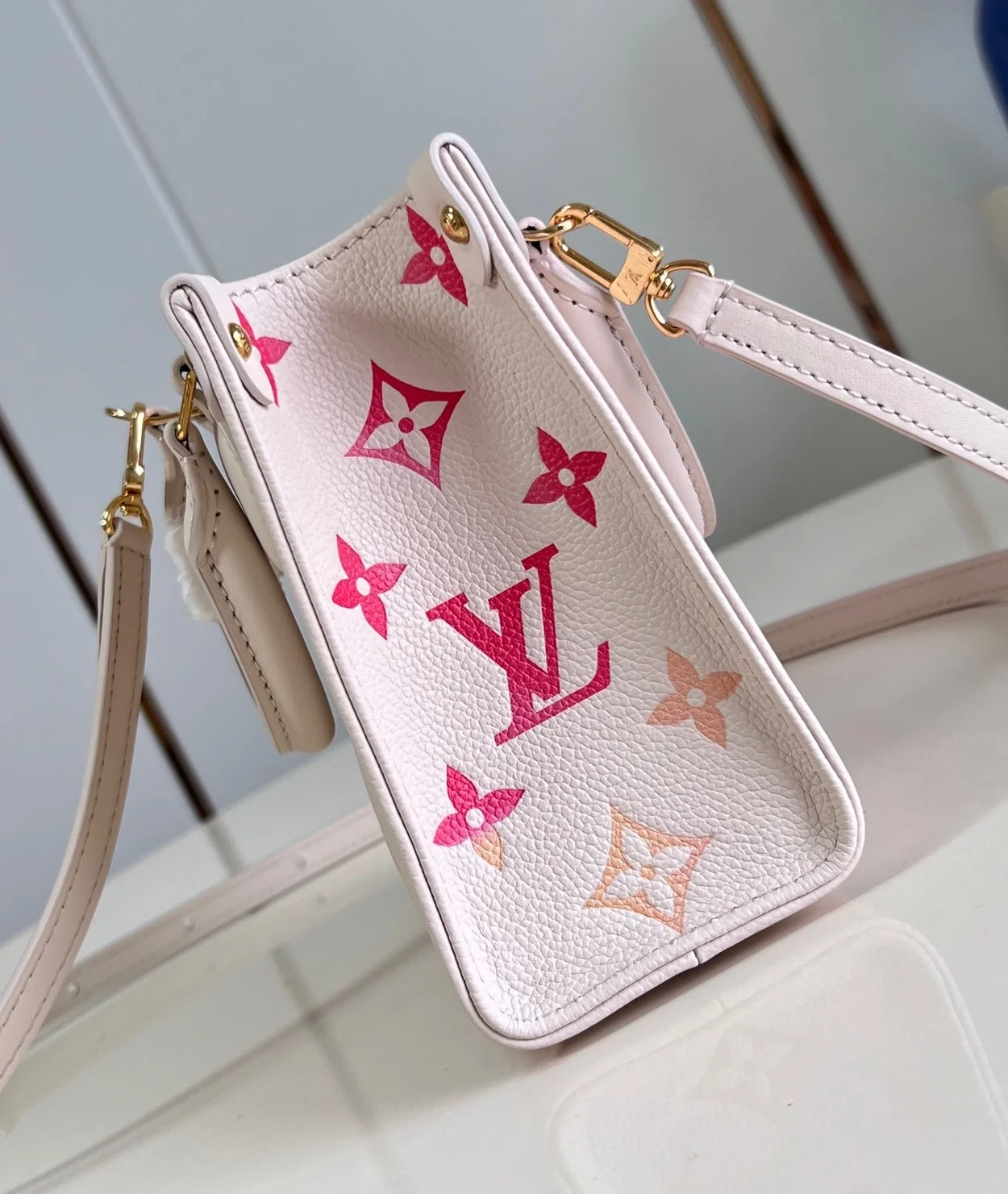 루이비통 온더고 BB M47115