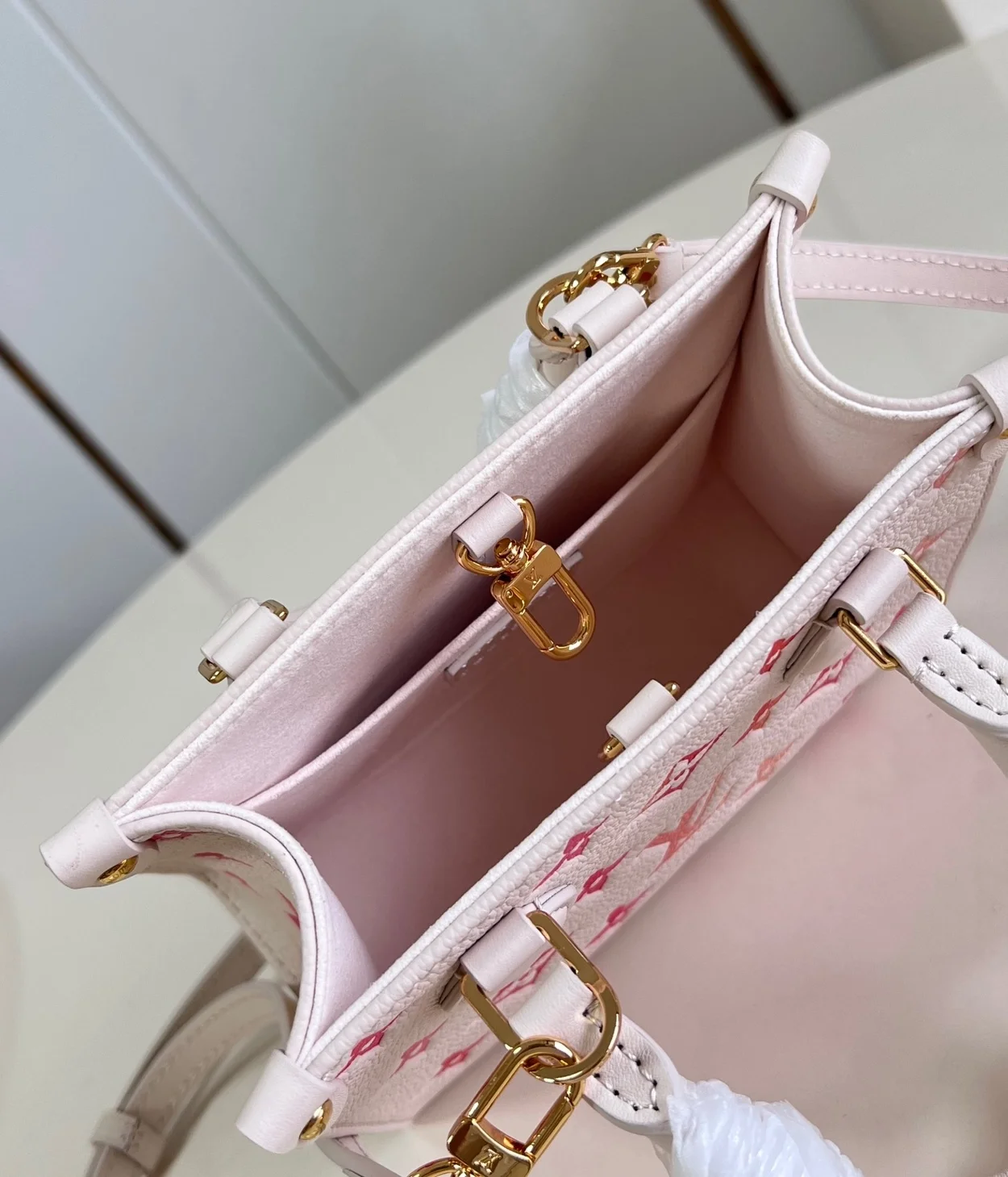 루이비통 온더고 BB M47115