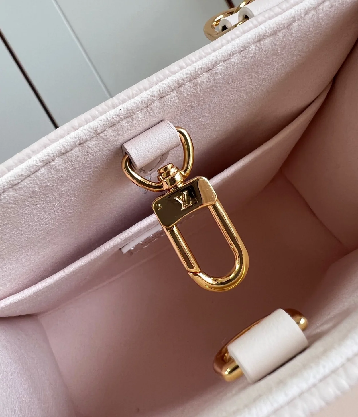 루이비통 온더고 BB M47115