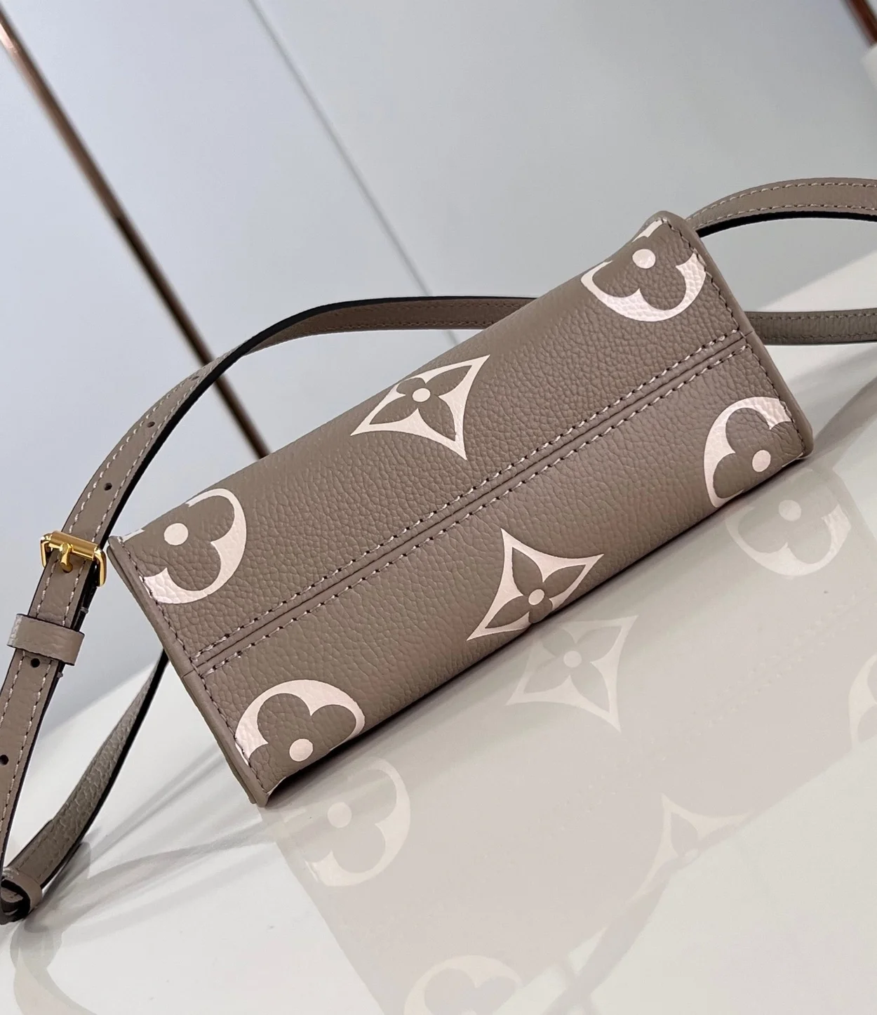 루이비통 온더고 BB M47054