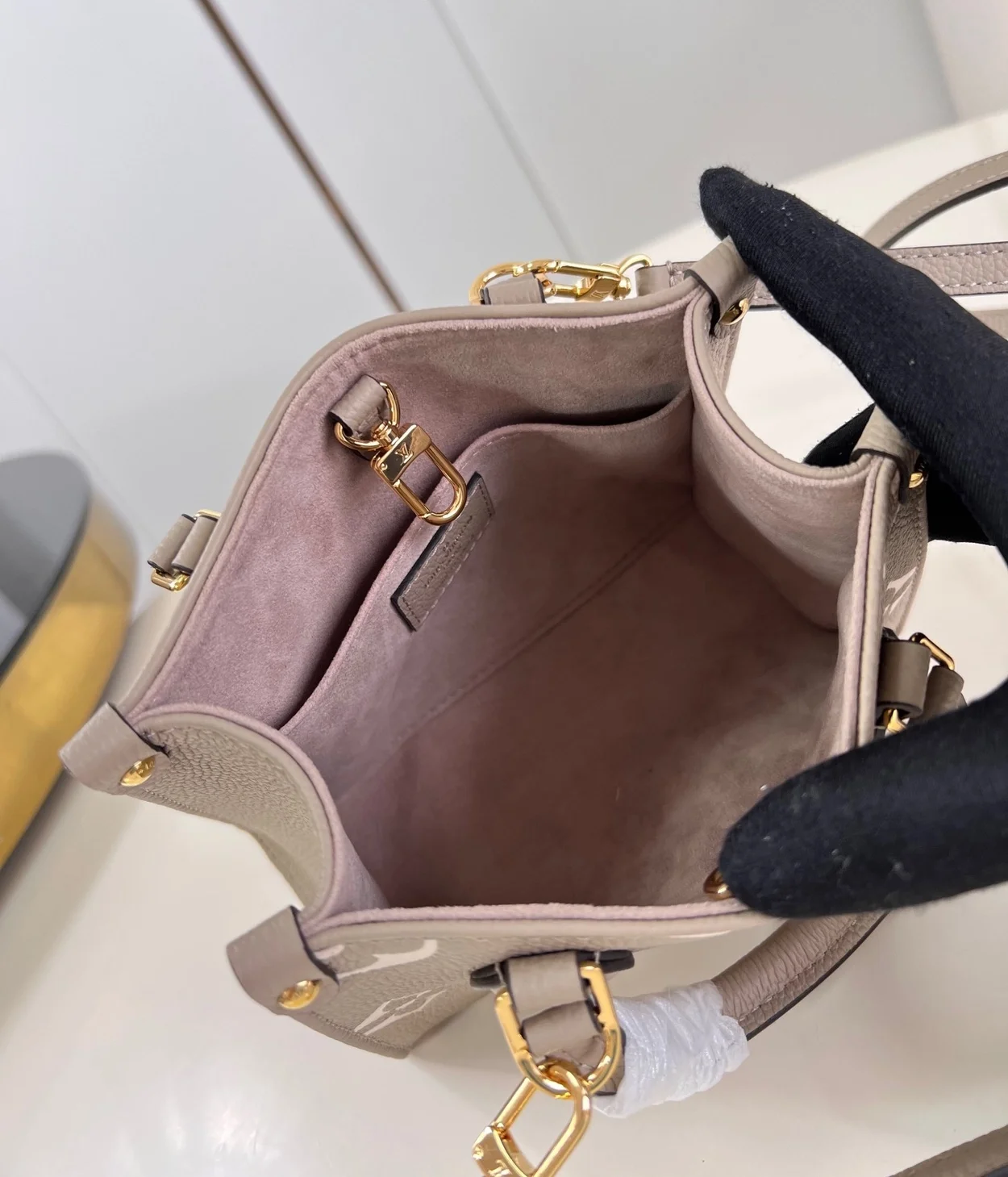 루이비통 온더고 BB M47054