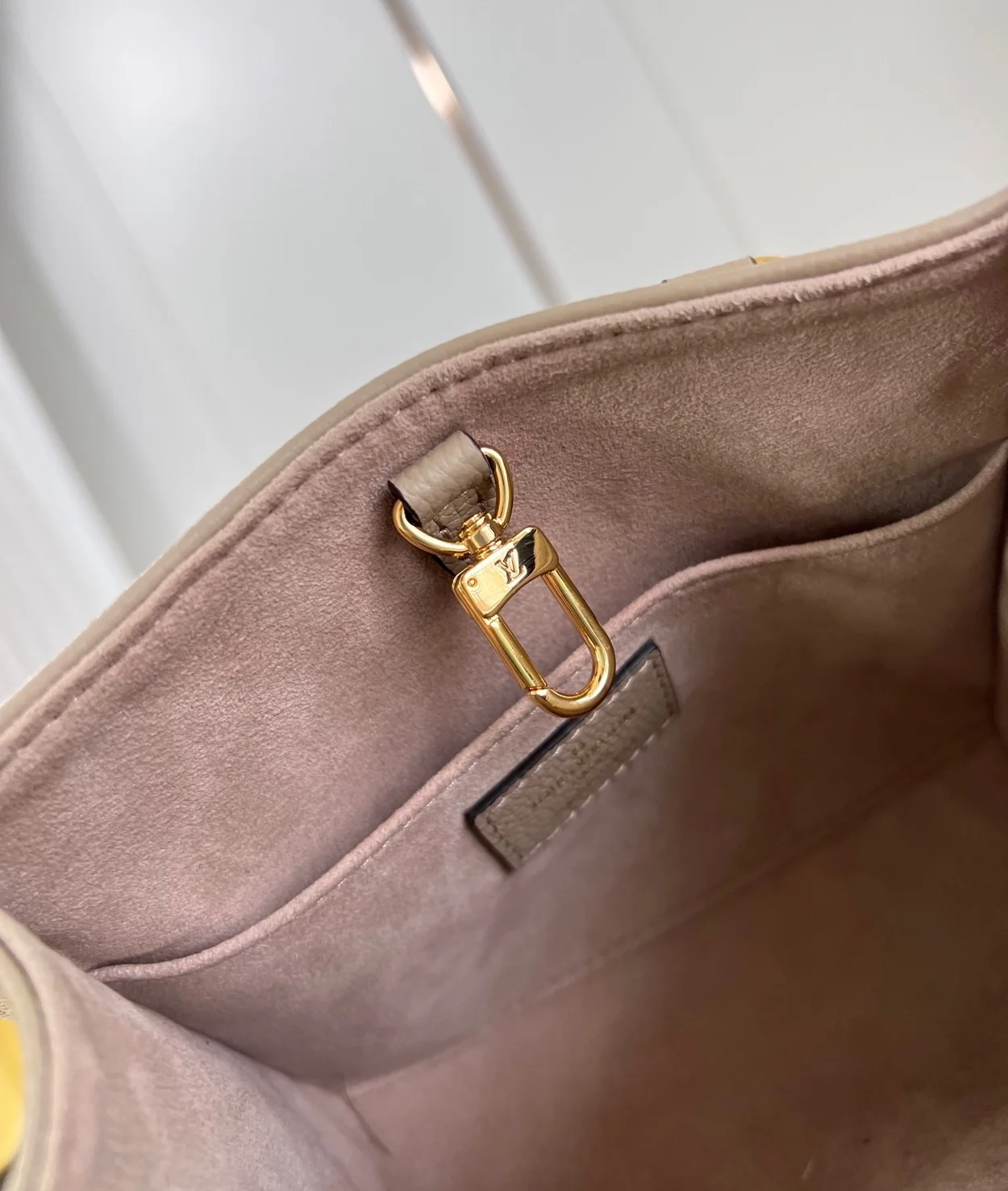 루이비통 온더고 BB M47054