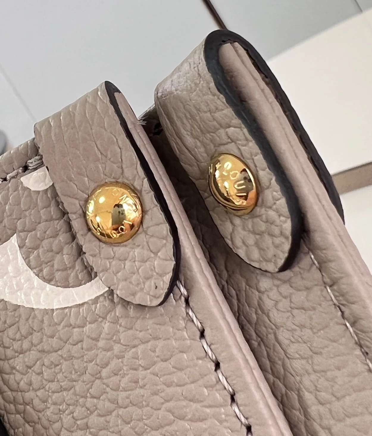 루이비통 온더고 BB M47054