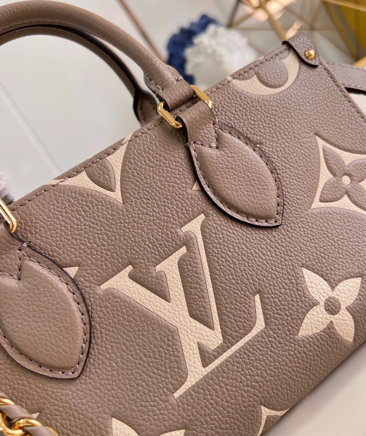 루이비통 온더고 이스트 웨스트 M23641