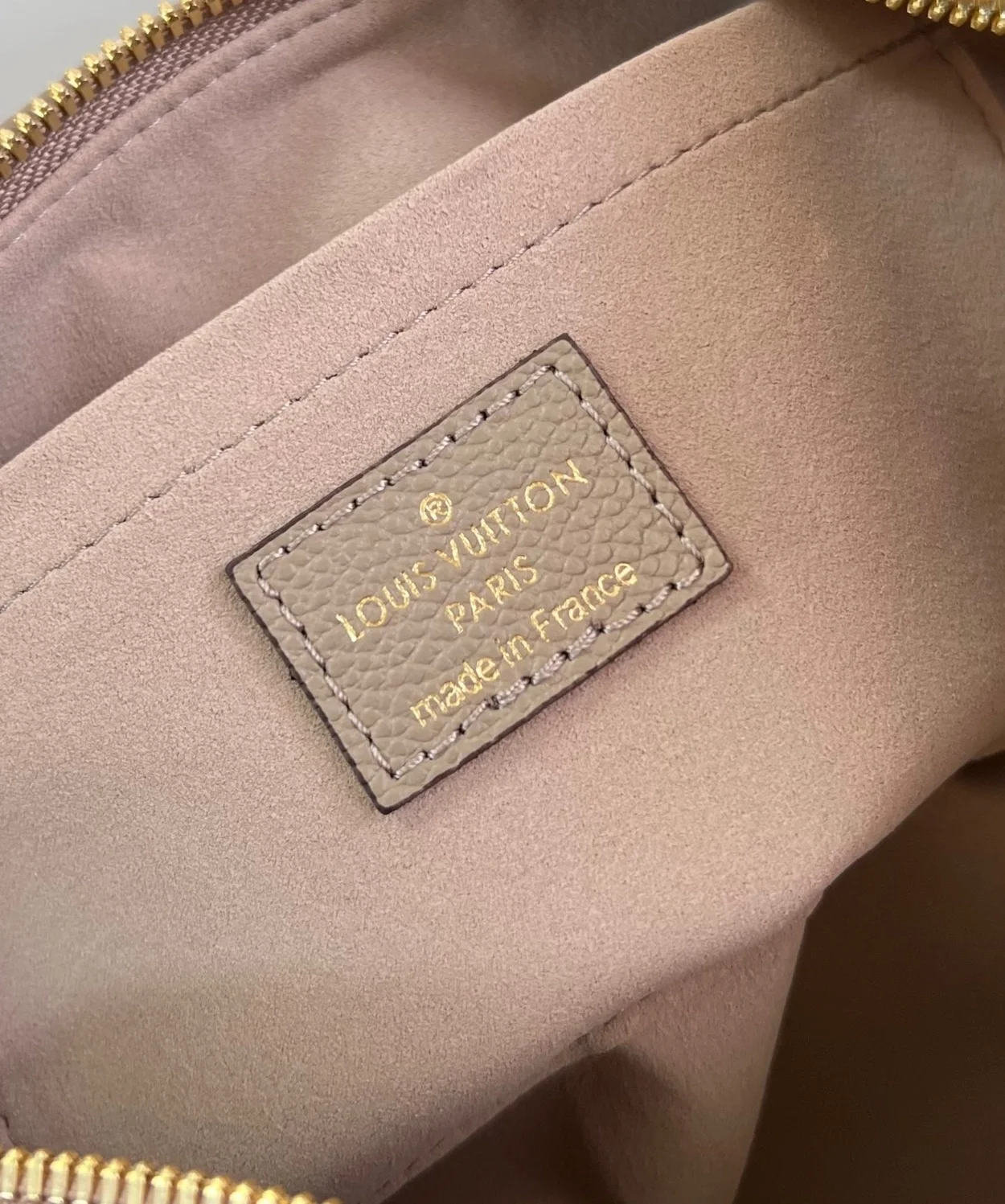 루이비통 온더고 이스트 웨스트 M23641