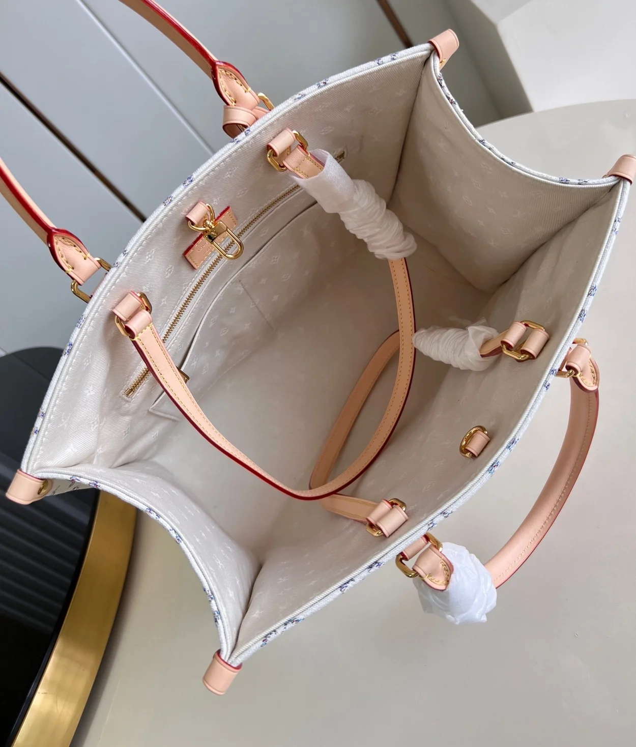 루이비통 온더고 MM M24708