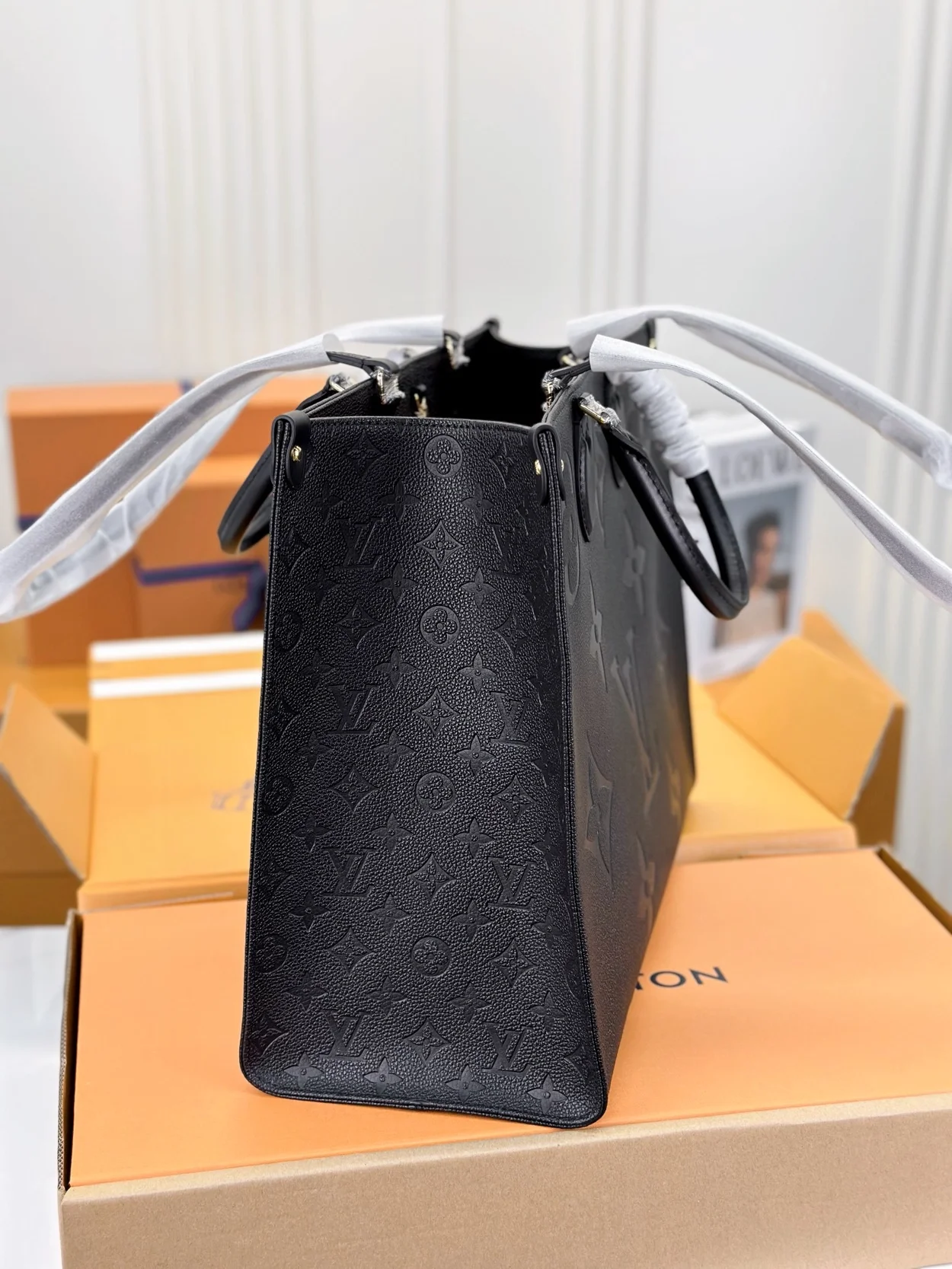 루이비통 온더고 GM 토트백 블랙 M45595