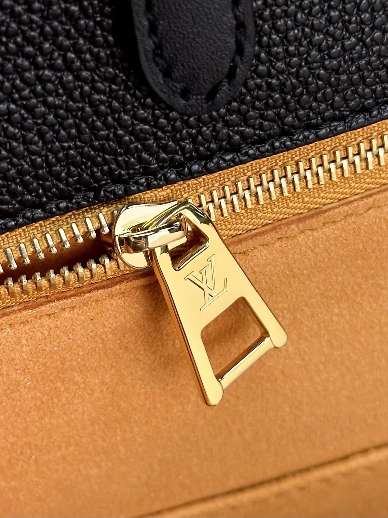 루이비통 온더고 GM 토트백 블랙 M45595