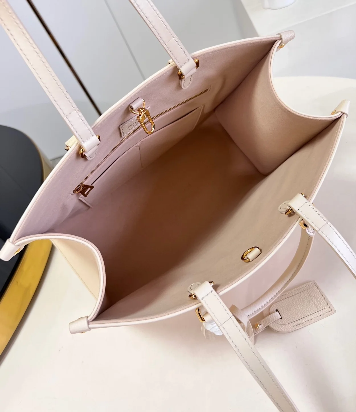 루이비통 온더고 MM M21575