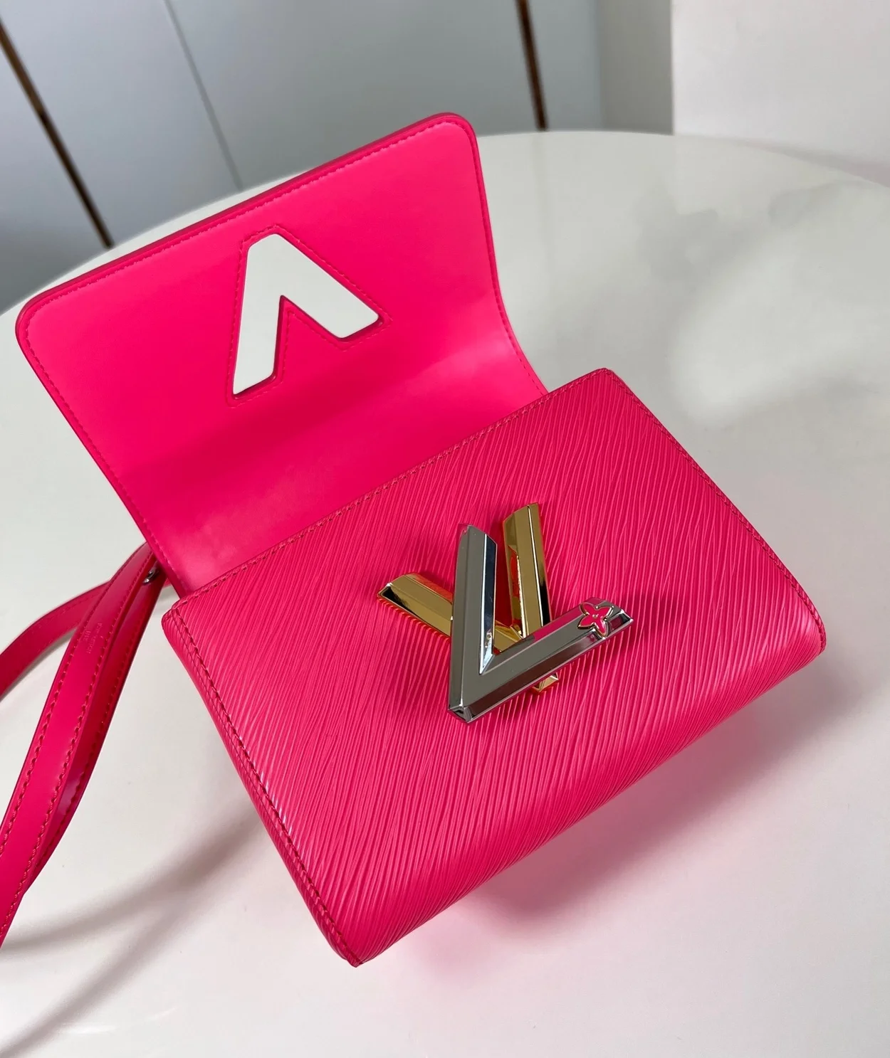 루이비통 트위스트 PM M24042