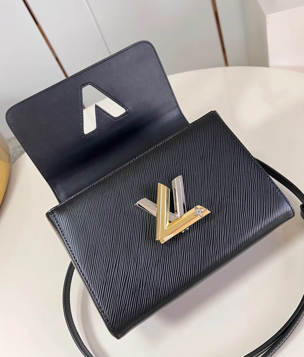 루이비통 트위스트 MM M24044