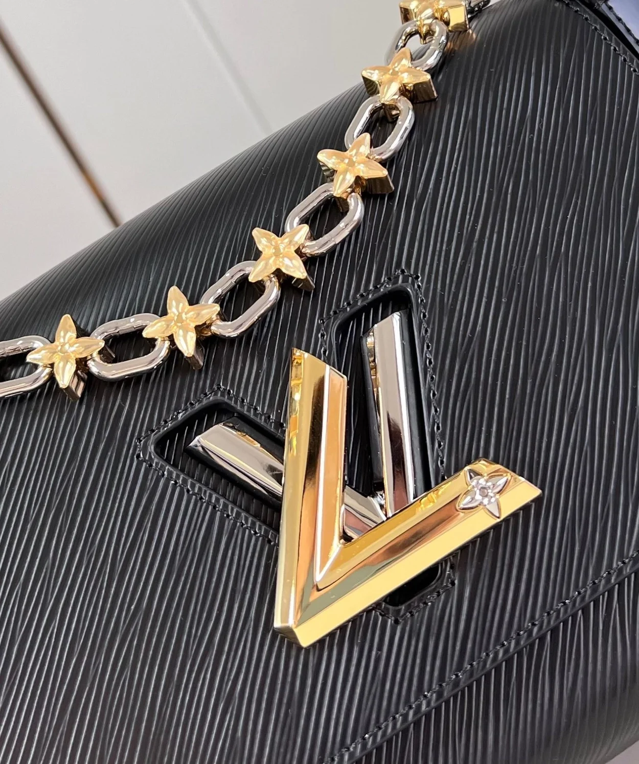 루이비통 트위스트 MM M24044