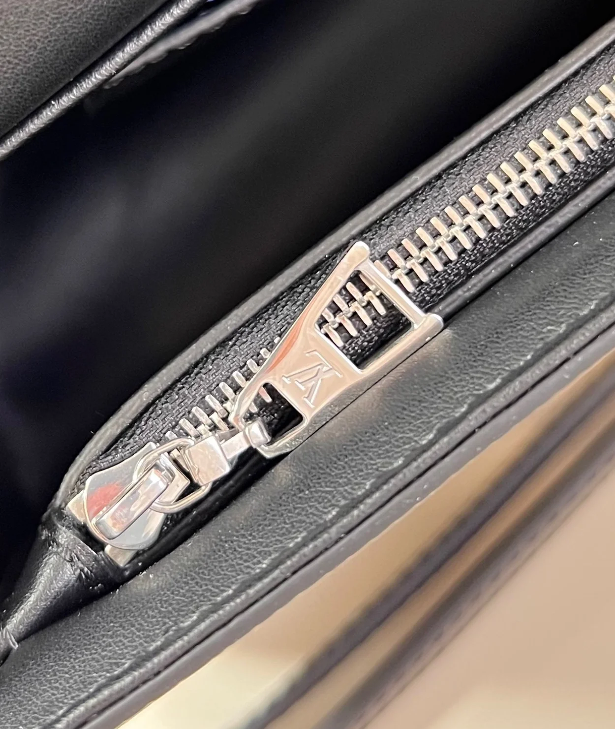 루이비통 트위스트 MM M24044