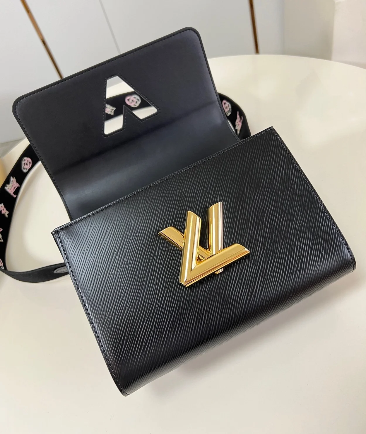 루이비통 트위스트 MM M23389