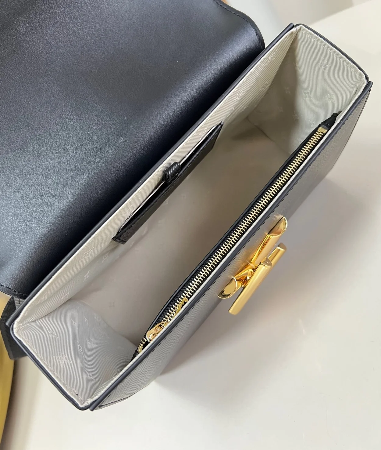 루이비통 트위스트 MM M23389