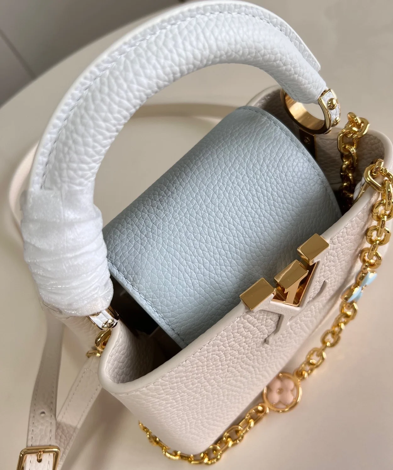 루이비통 카퓌신 미니 백 M25339