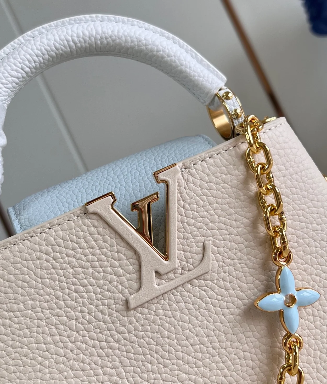 루이비통 카퓌신 미니 백 M25339