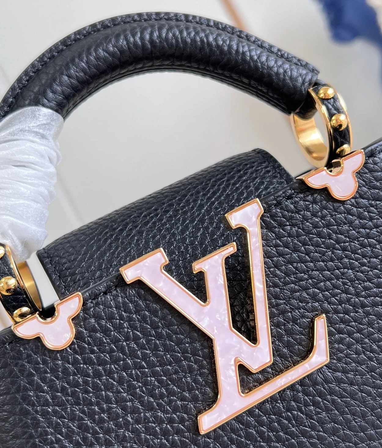 루이비통 카퓌신 나노 백 M10166