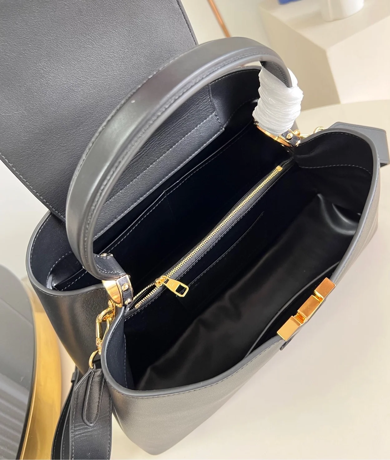 루이비통 카퓌신 GM 수플 M24607