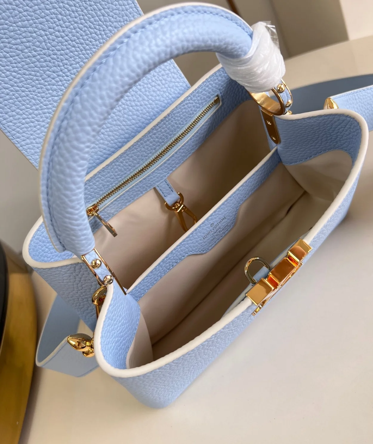 루이비통 카퓌신 BB M24575