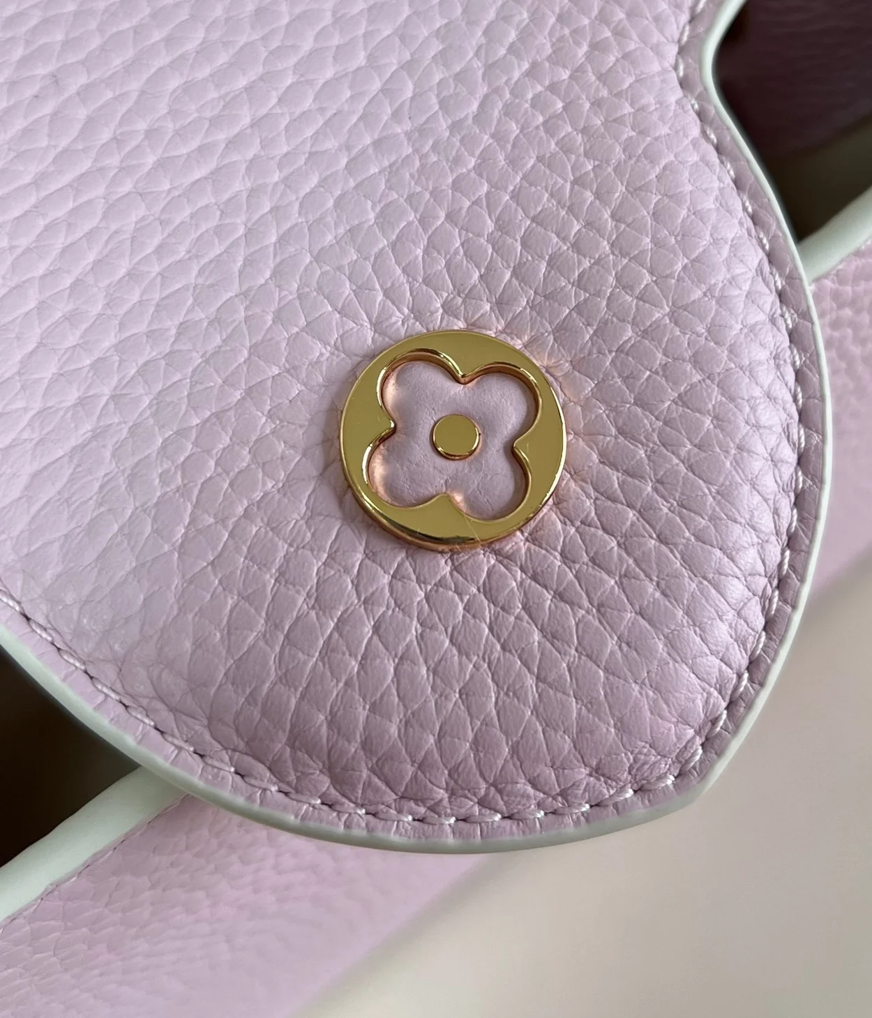 루이비통 카퓌신 BB M24120