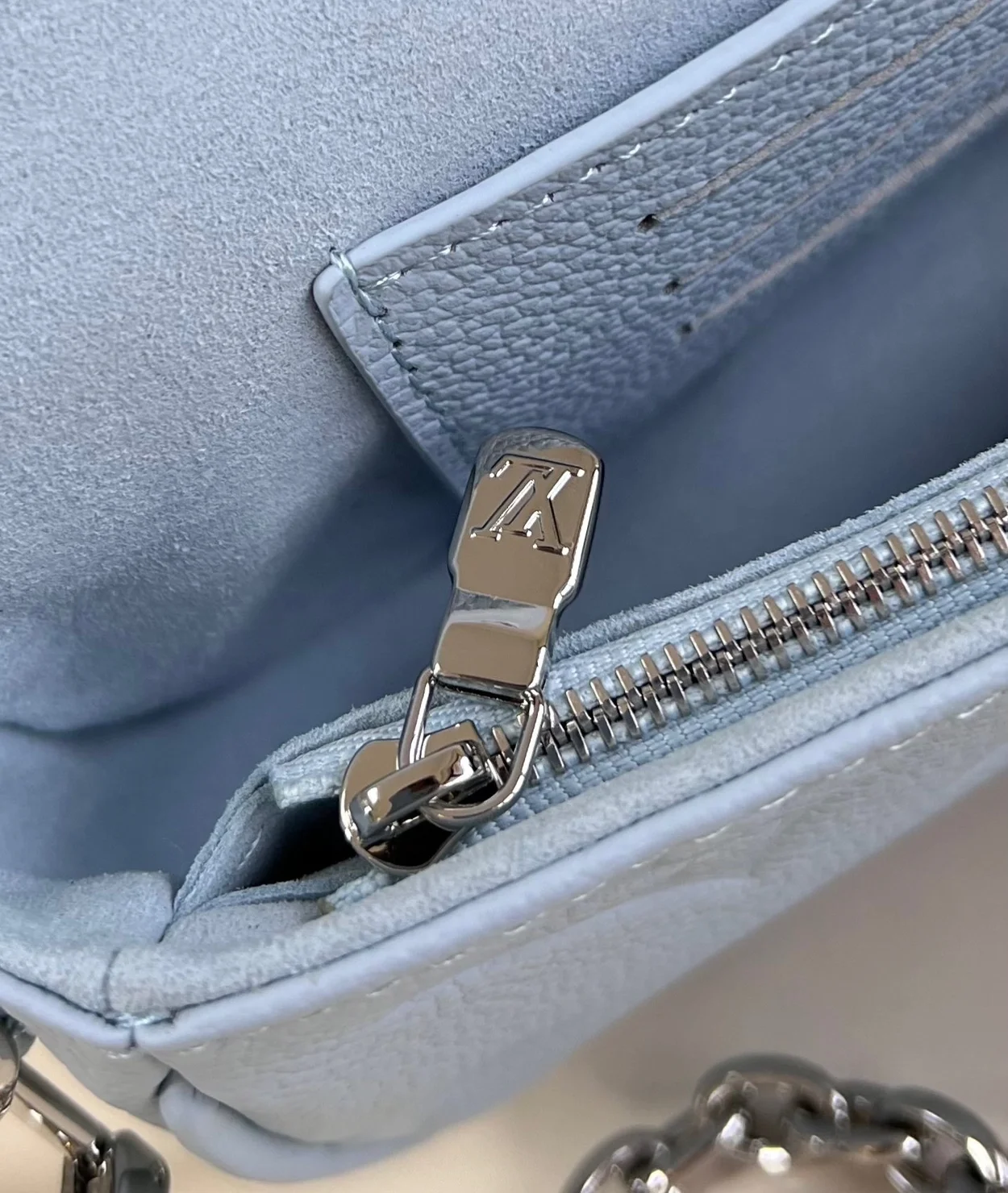 루이비통 월릿 온 체인 아이비 M83637