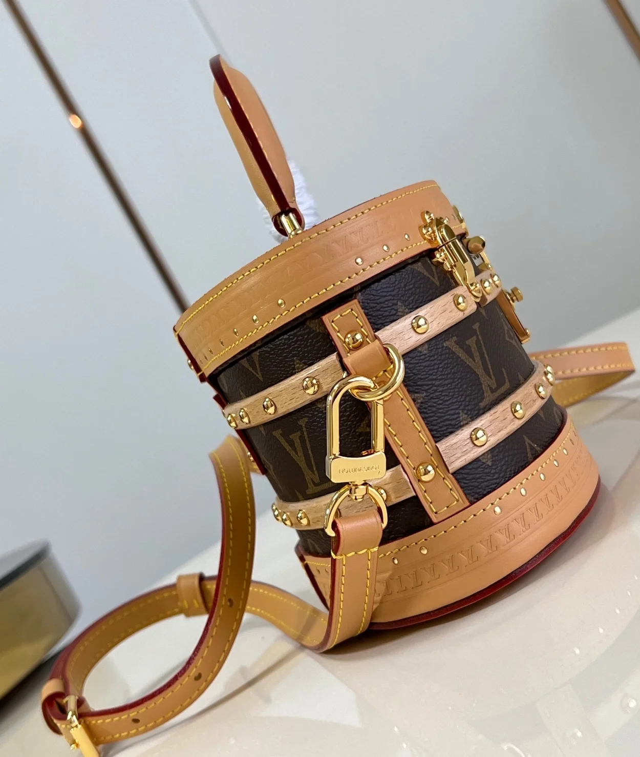 루이비통 엘리스 모노그램 핸드백 M24843