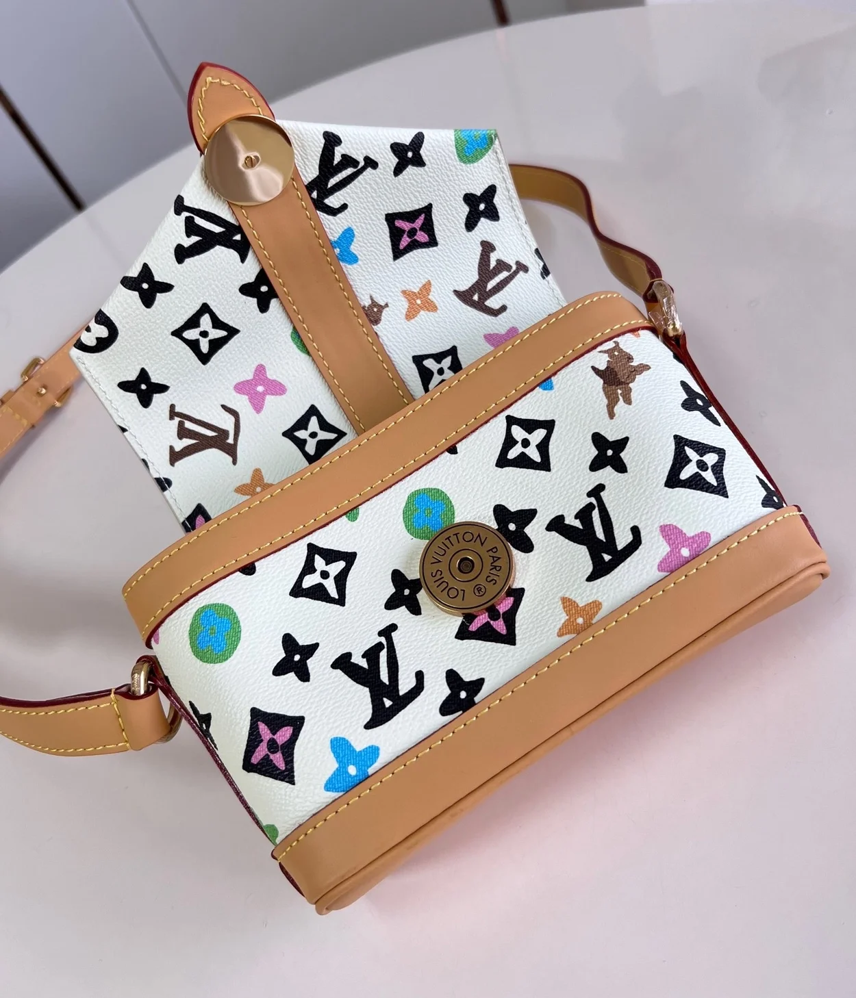 루이비통 엔벨로프 웨어러블 월릿 M83346