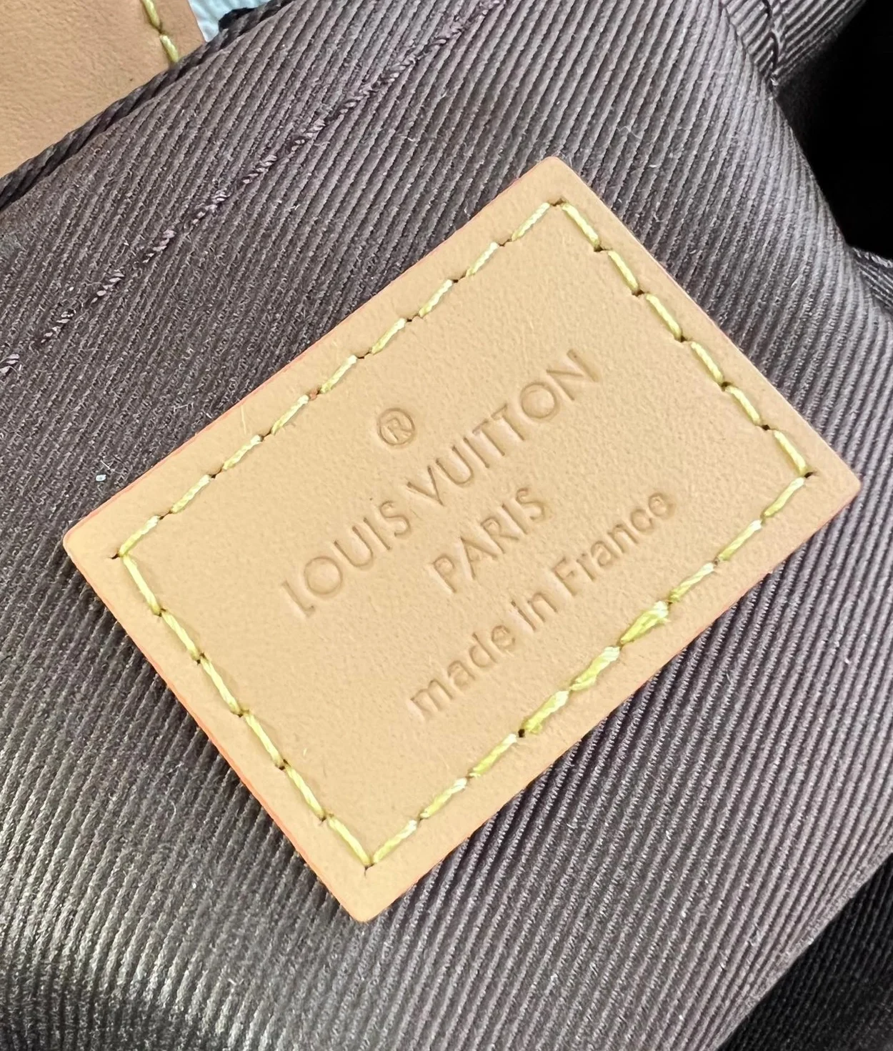 루이비통 엔벨로프 웨어러블 월릿 M83346