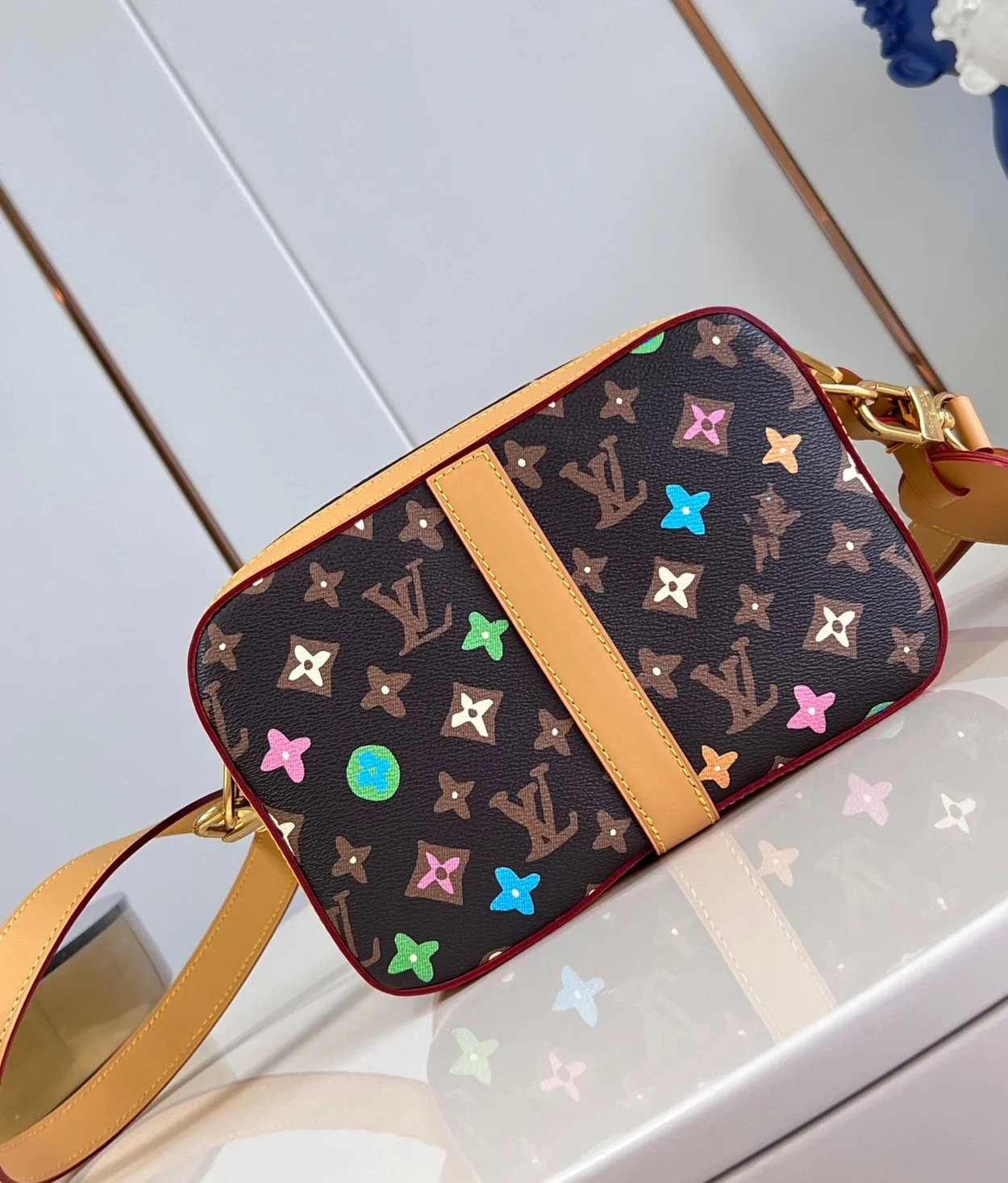 루이비통 엔벨로프 메신저백 M24820