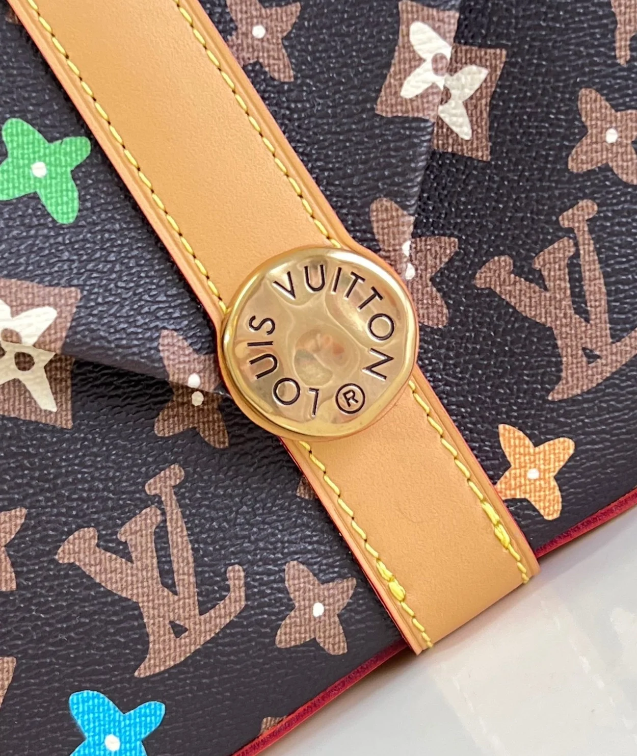 루이비통 엔벨로프 메신저백 M24820