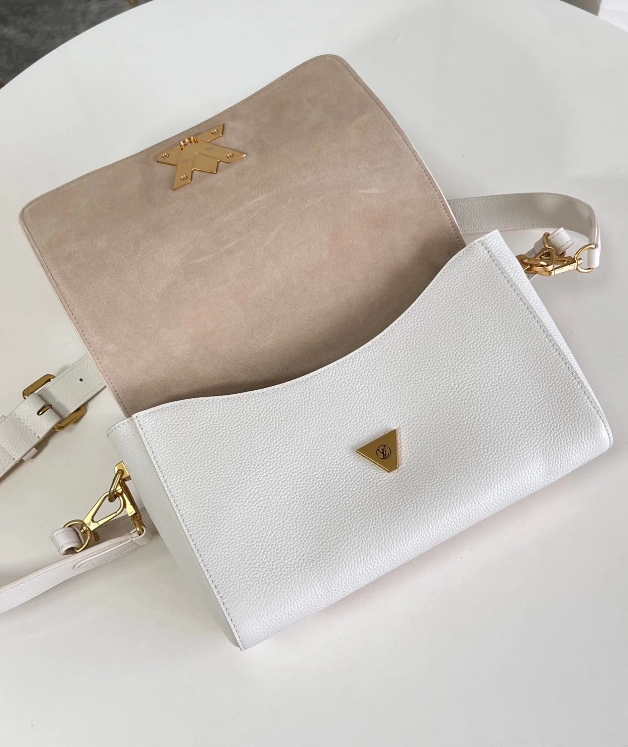 루이비통 소프트 트위스트 M25359