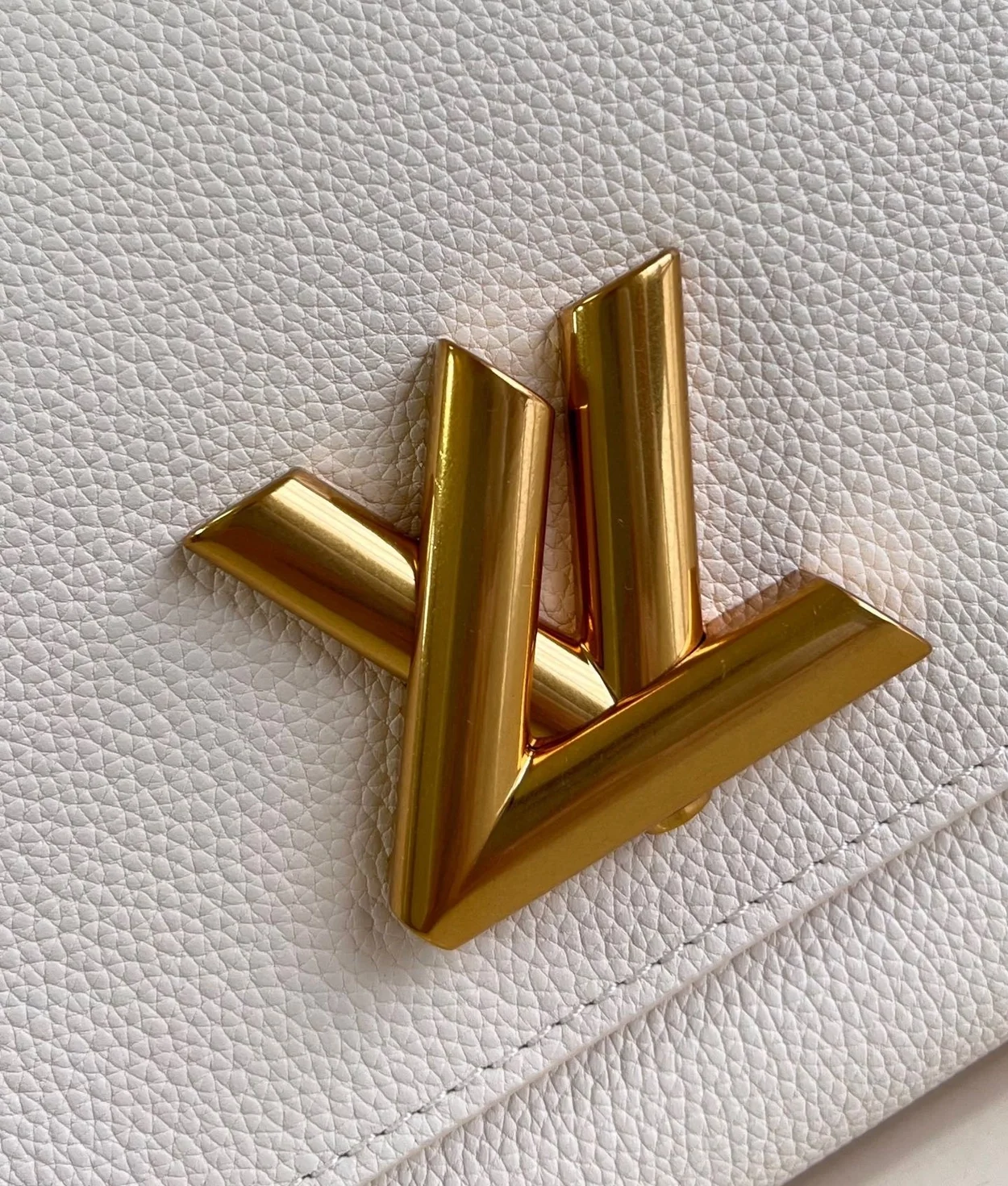 루이비통 소프트 트위스트 M25359