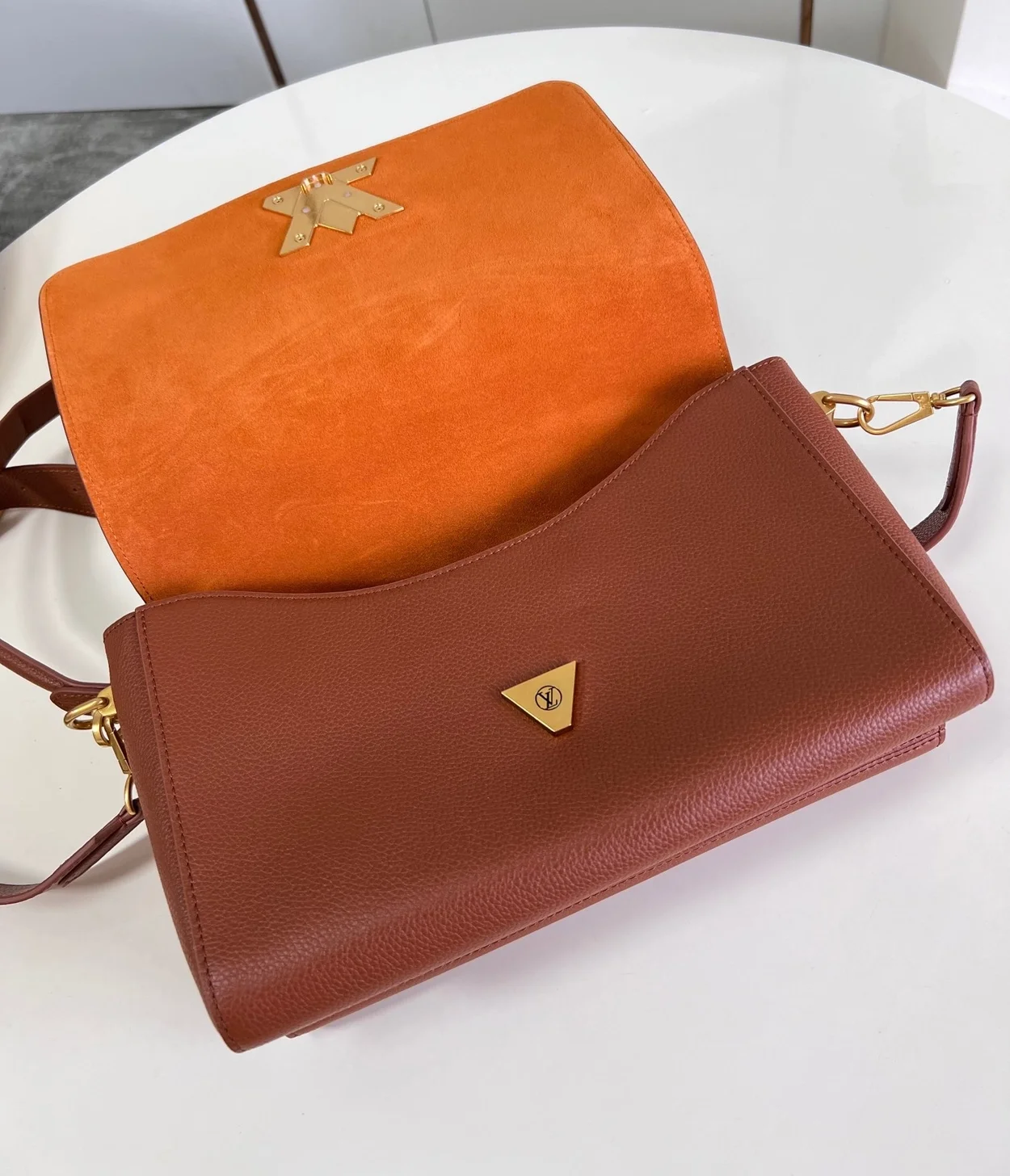 루이비통 소프트 트위스트 M24640