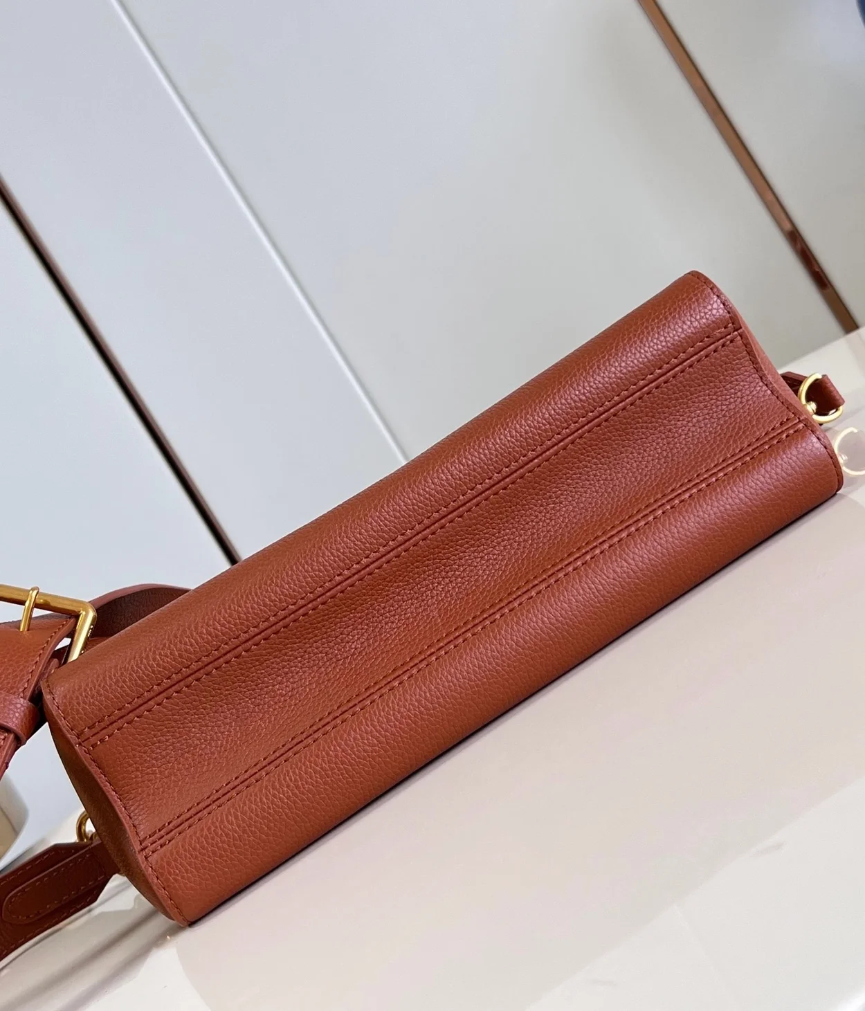 루이비통 소프트 트위스트 M24640