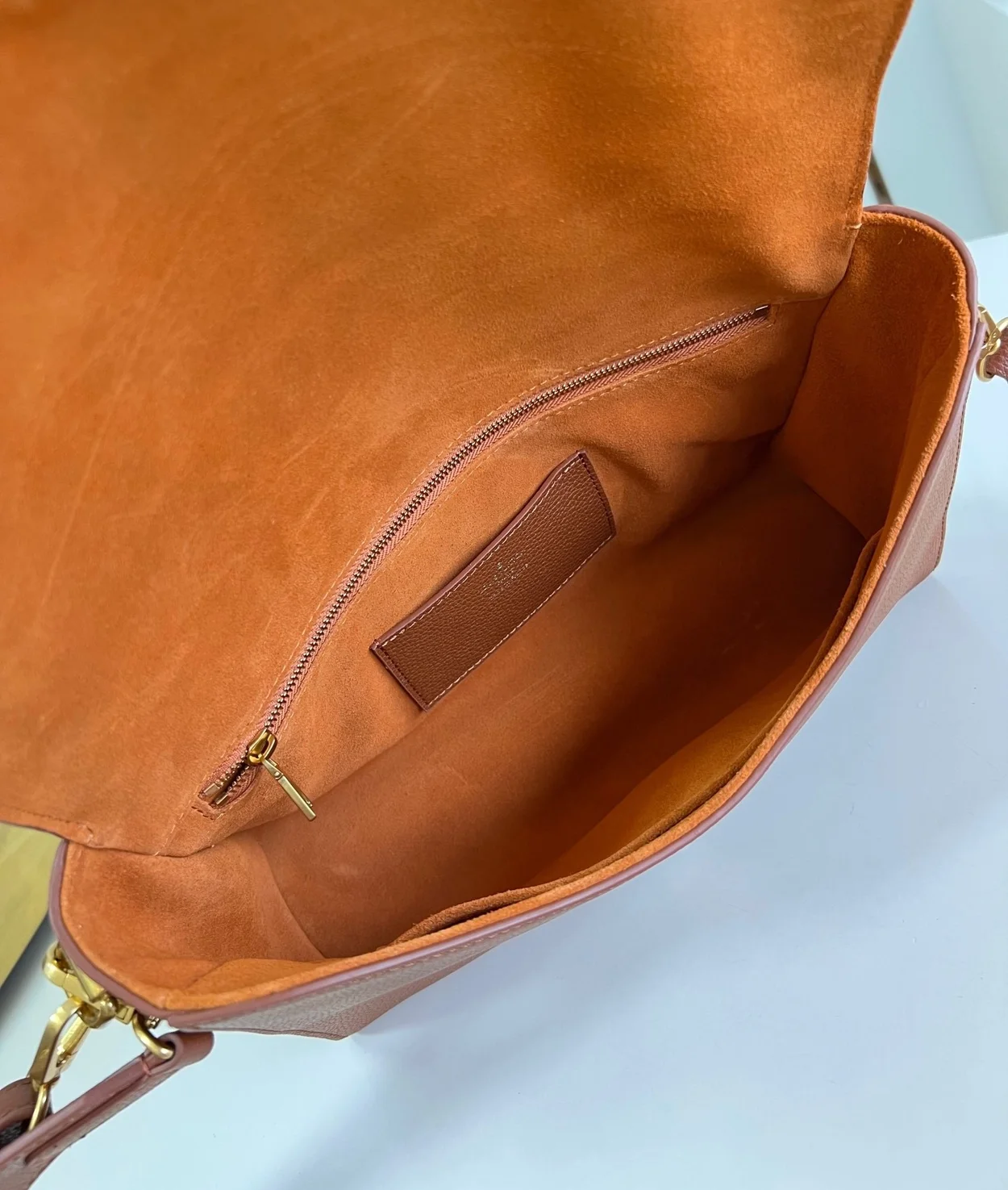 루이비통 소프트 트위스트 M24640