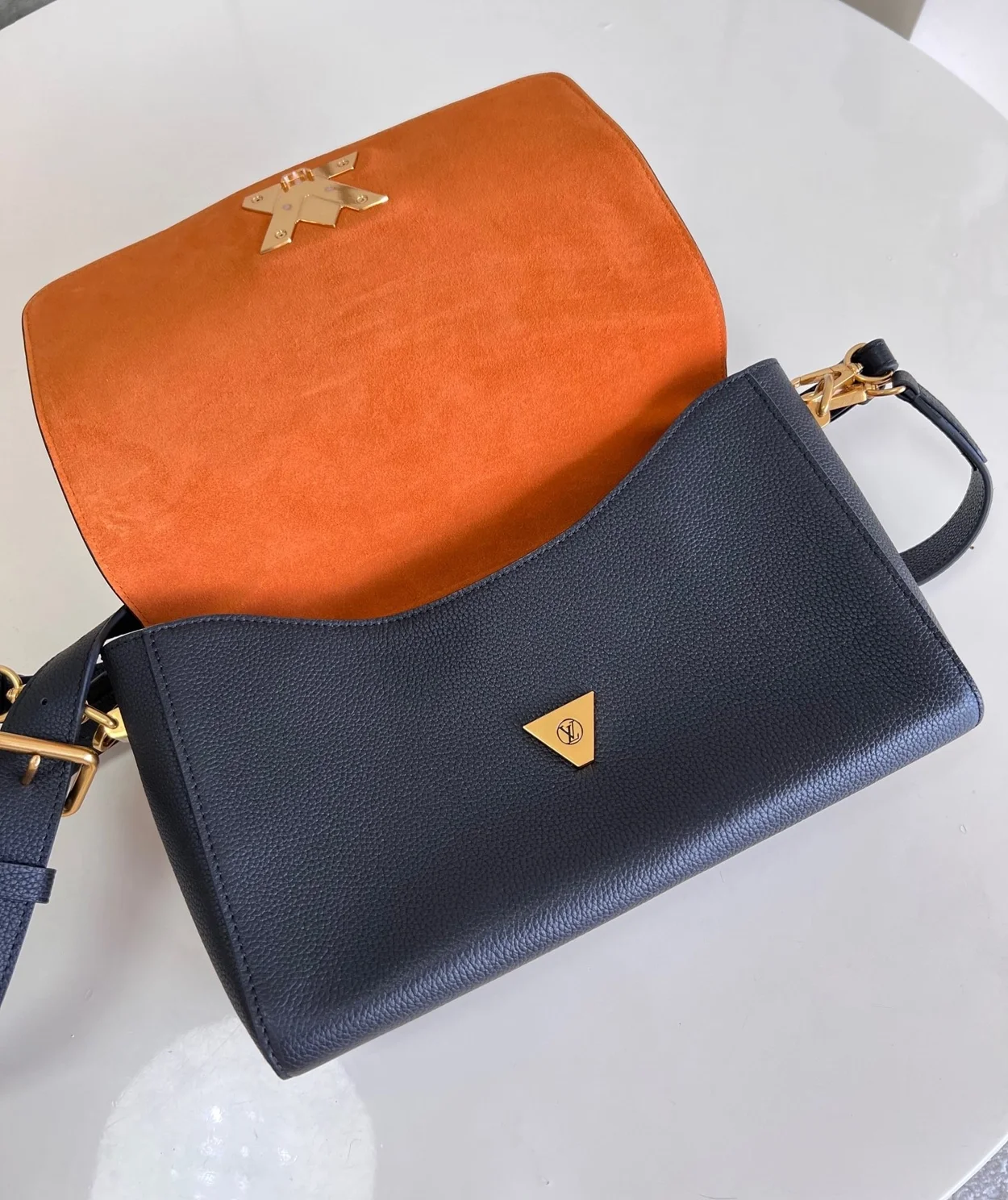 루이비통 소프트 트위스트 M24639