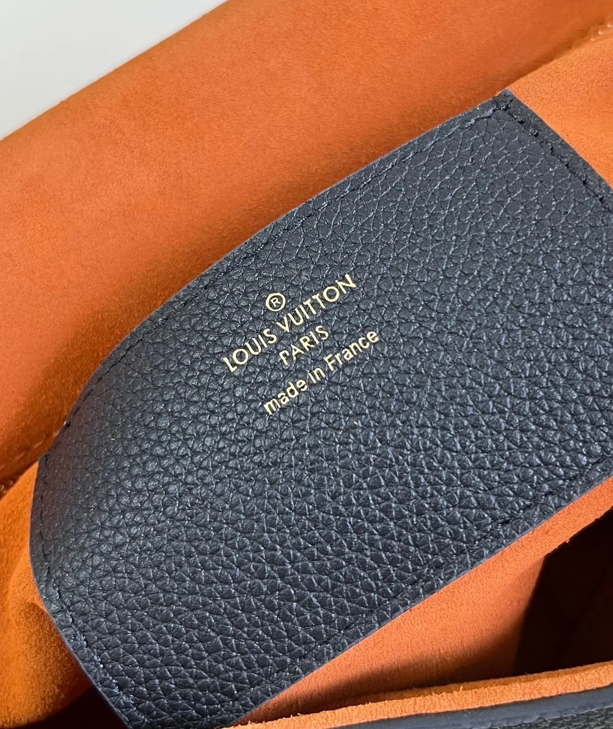 루이비통 소프트 트위스트 M24639