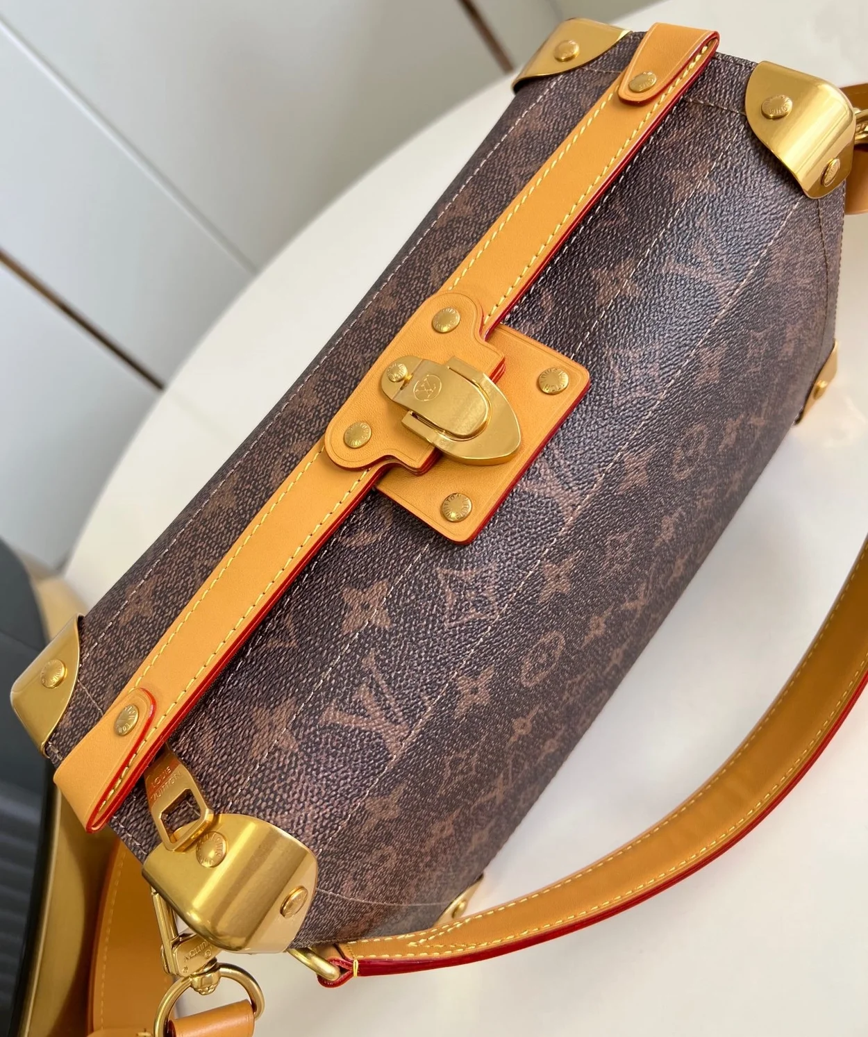 루이비통 소울 트렁크 이스트 웨스트 M11536