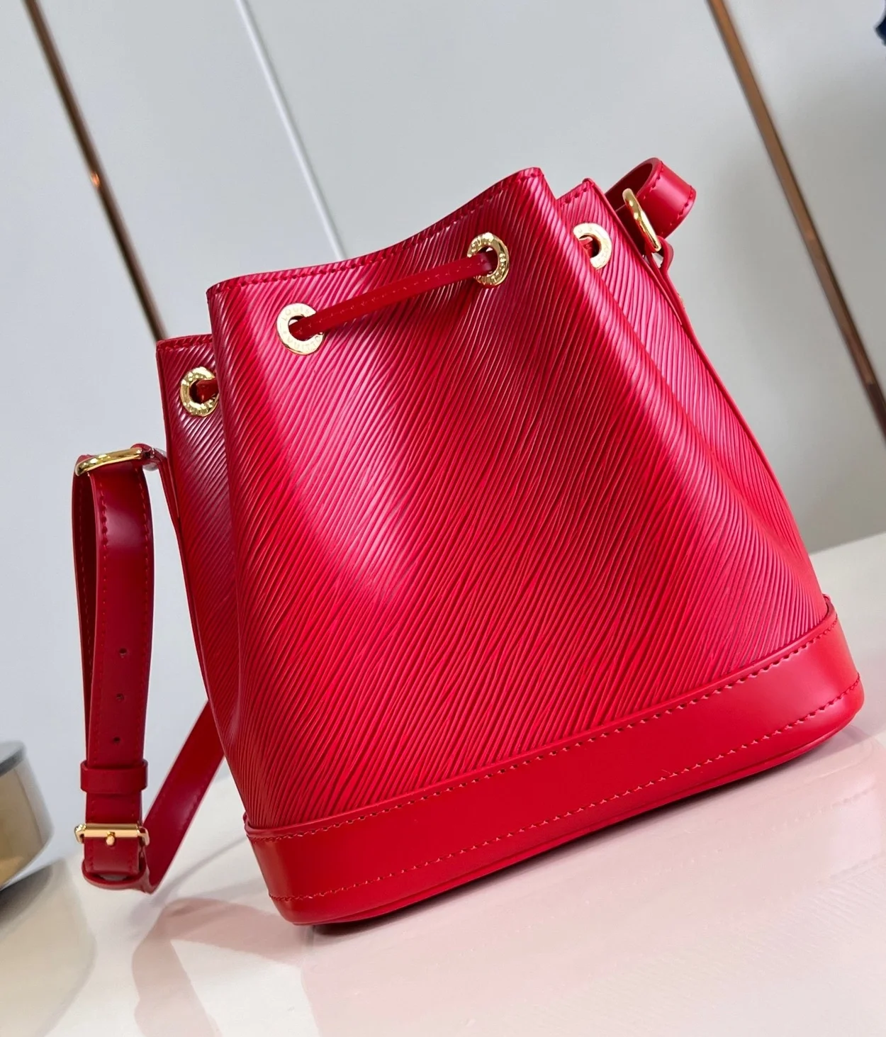 루이비통 노에 BB 에피 레드 M24675