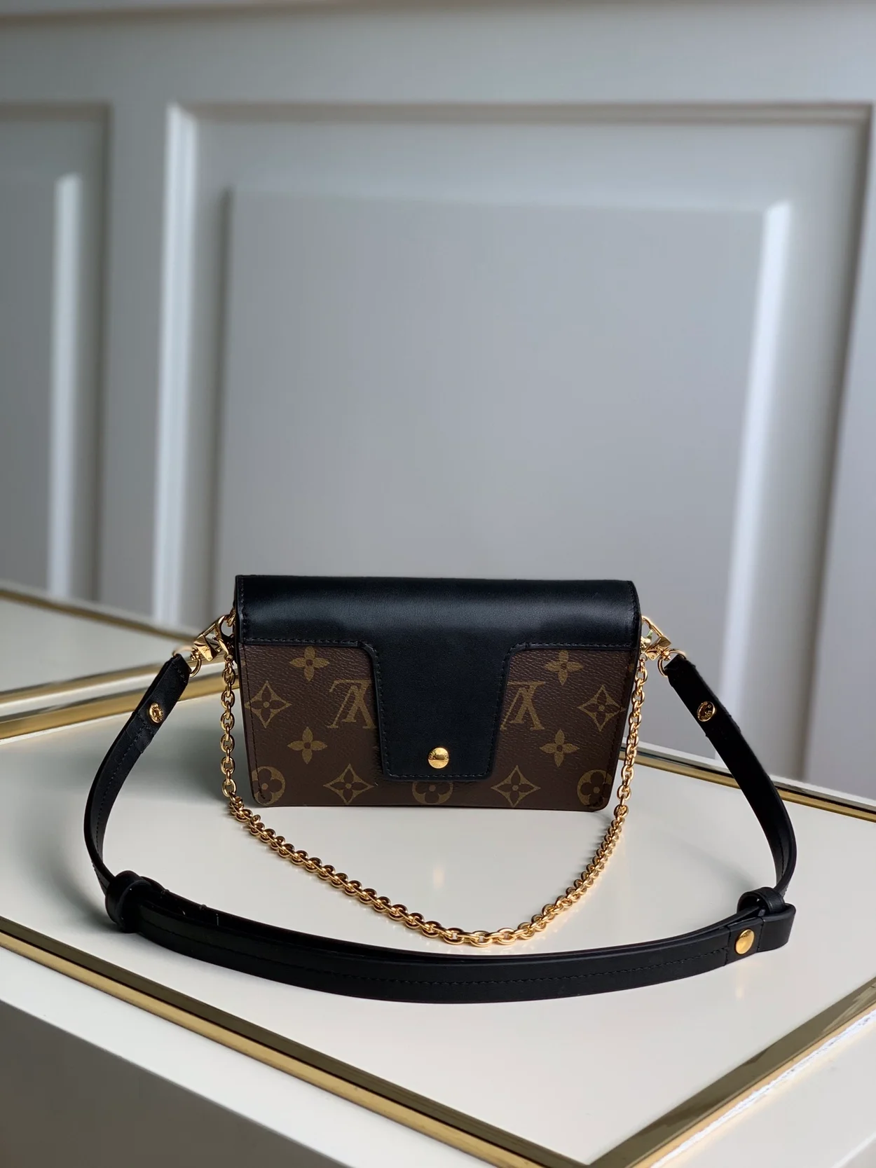 루이비통 패들락 온 스트랩 M80559