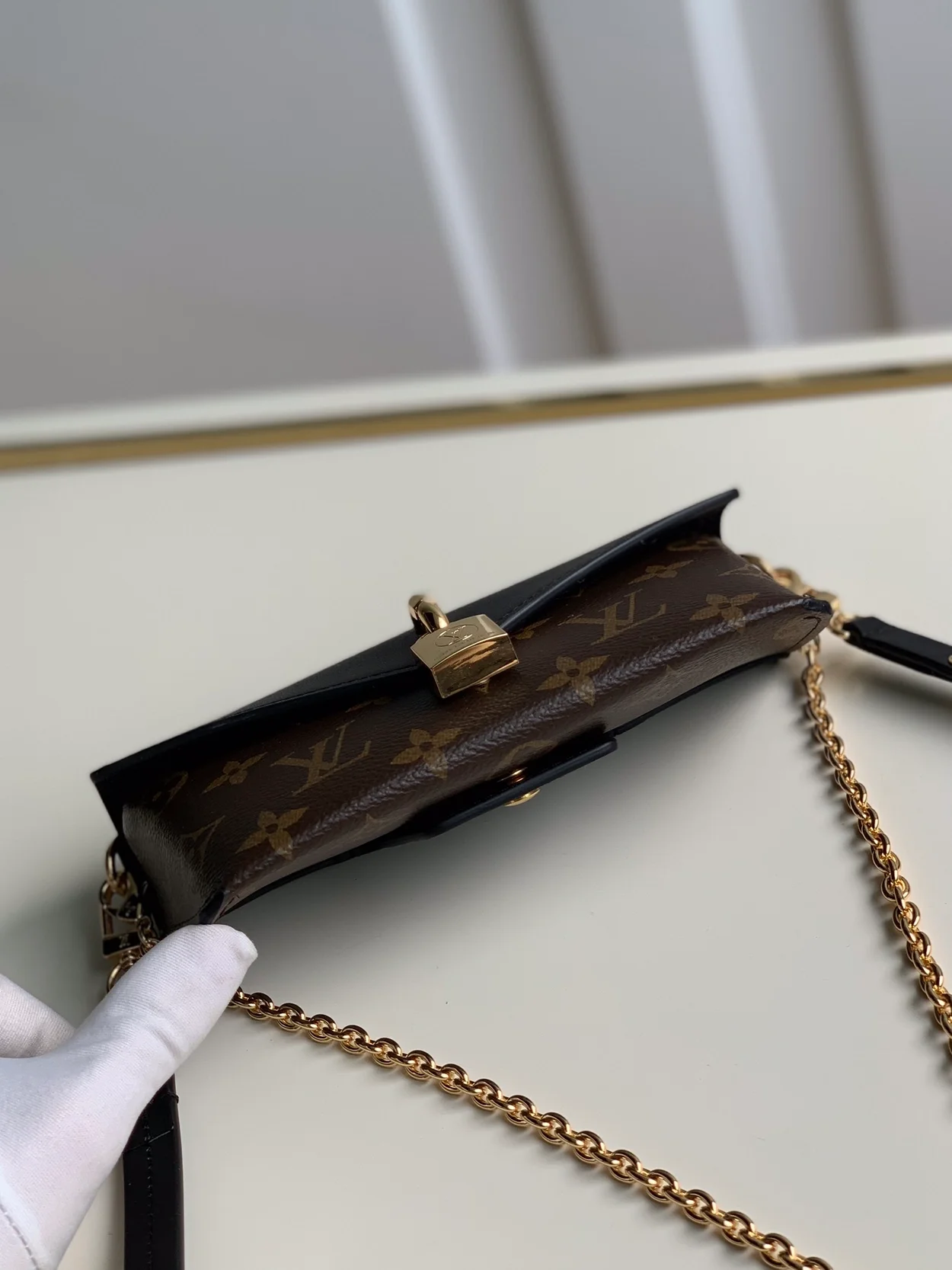 루이비통 패들락 온 스트랩 M80559