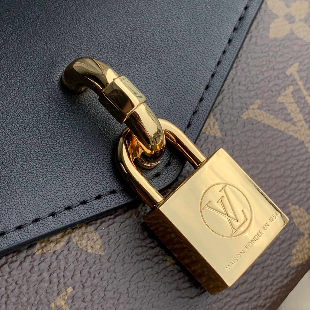 루이비통 패들락 온 스트랩 M80559