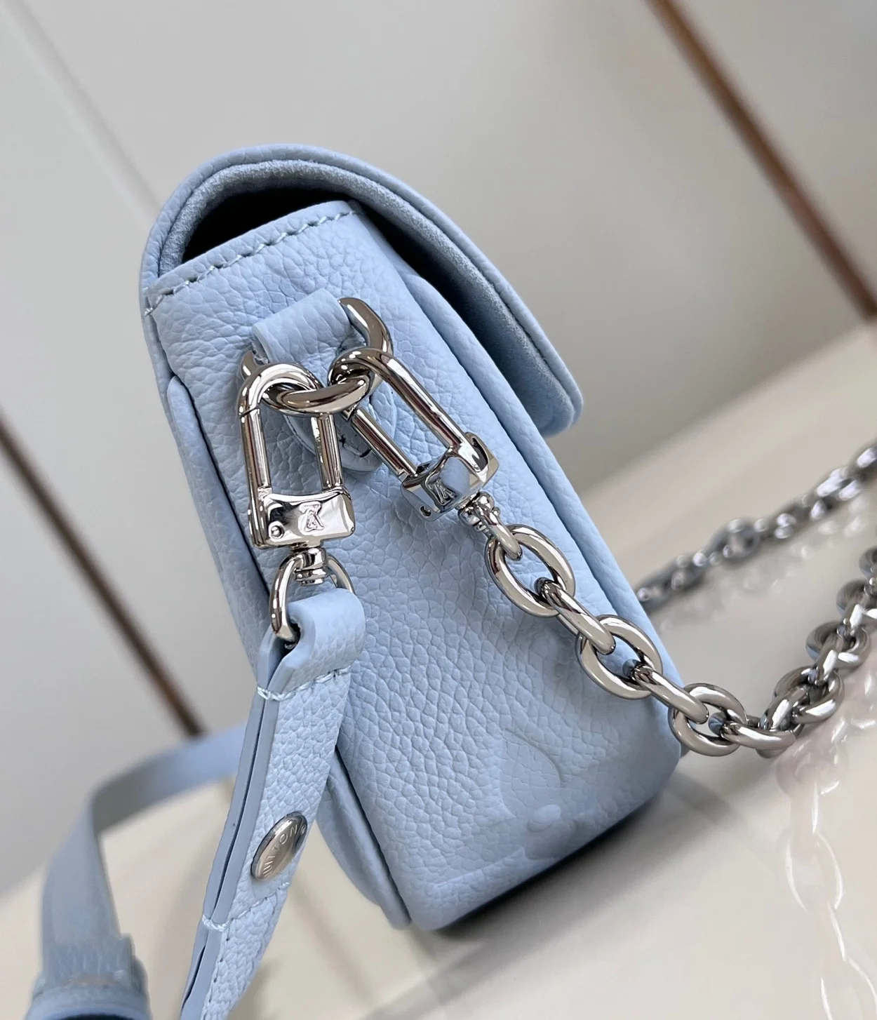 루이비통 아이비 체인 지갑 M83637