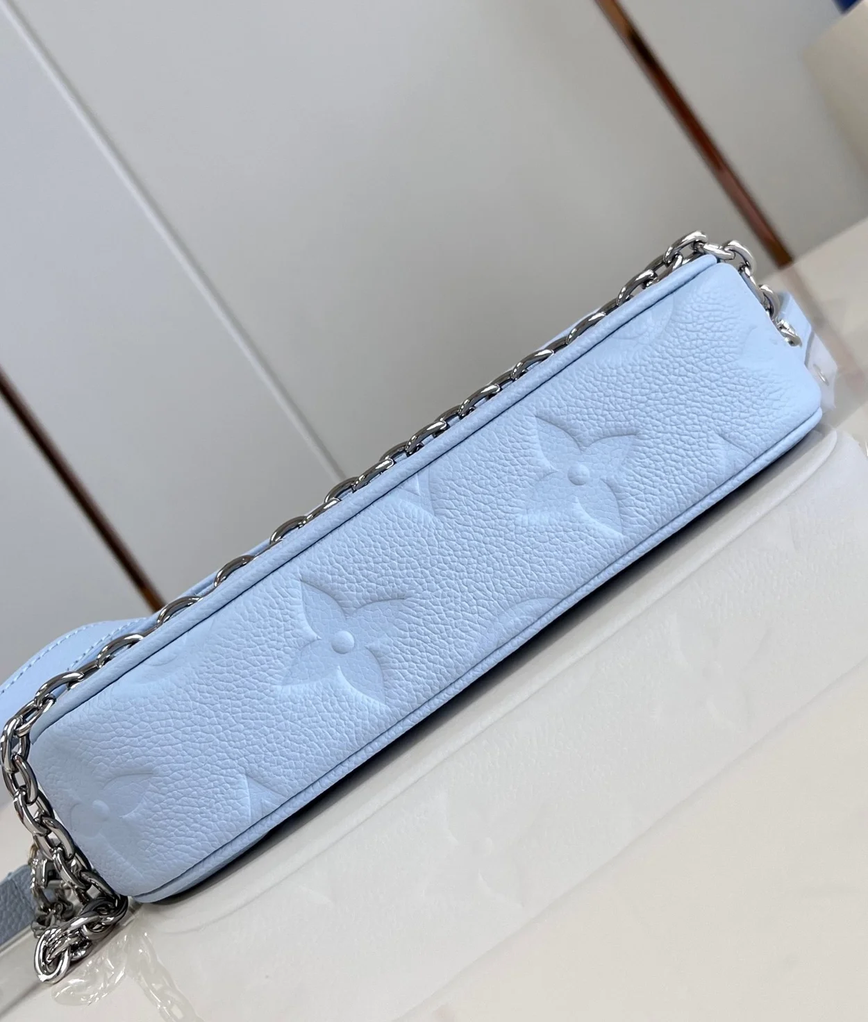 루이비통 아이비 체인 지갑 M83637