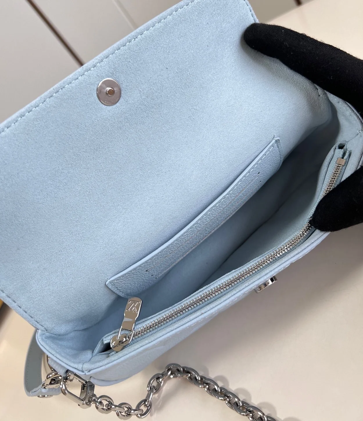 루이비통 아이비 체인 지갑 M83637