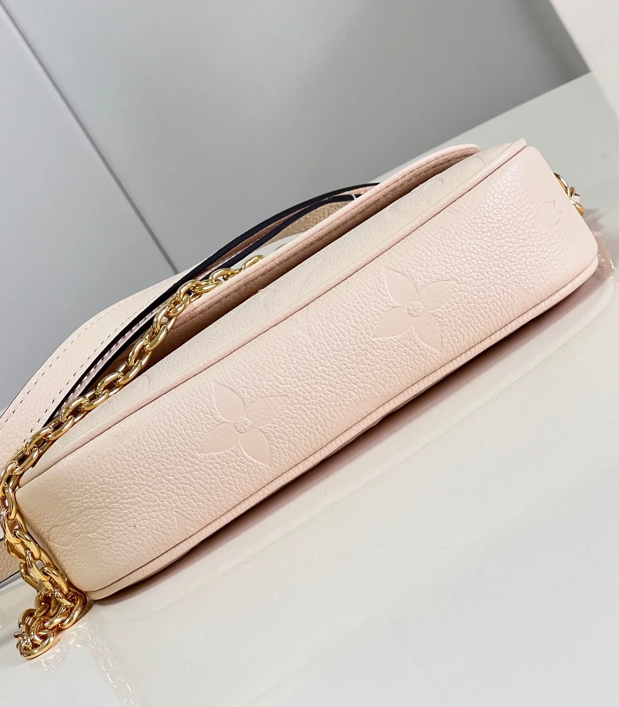 루이비통 아이비 체인 지갑 M82210