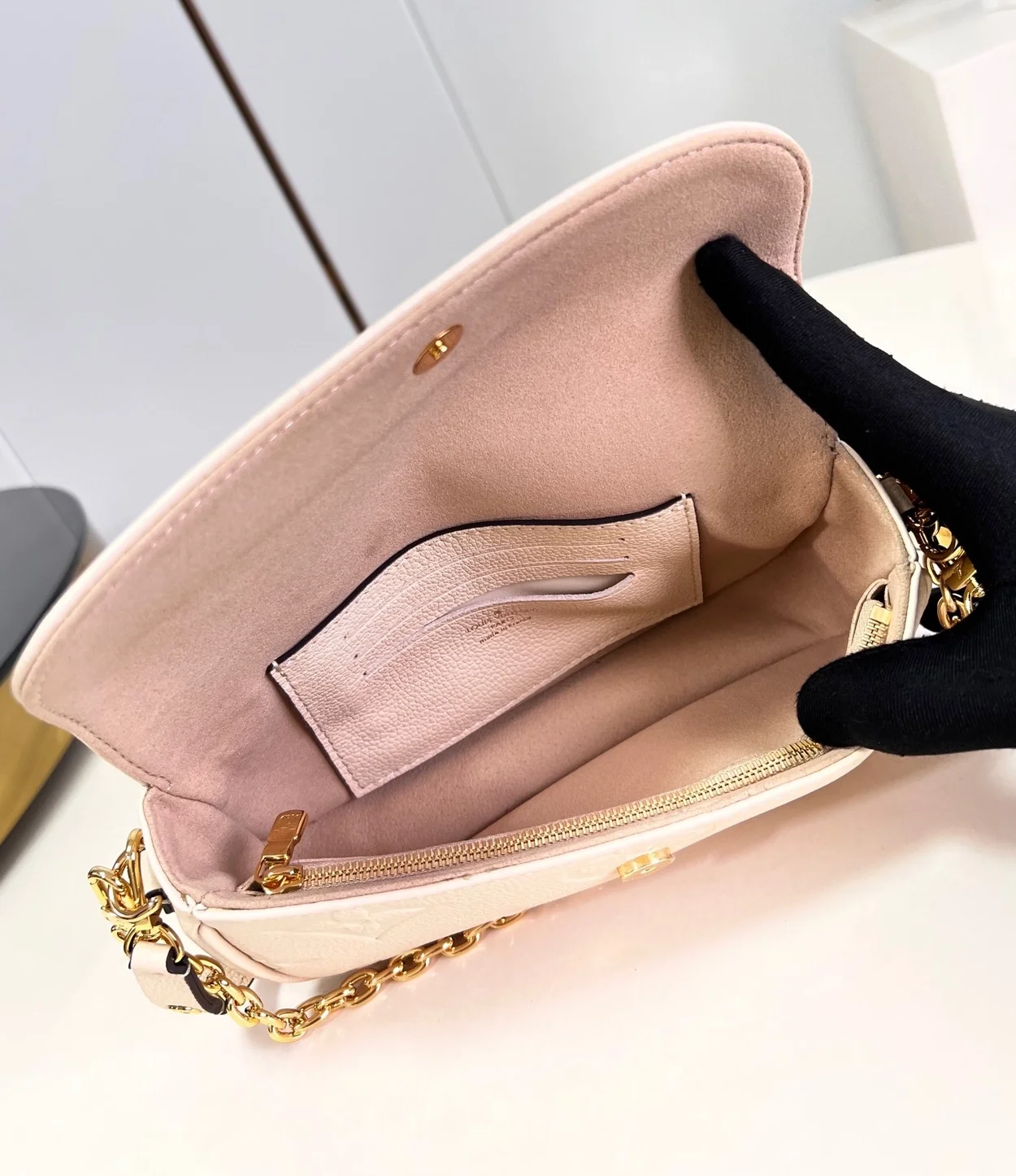 루이비통 아이비 체인 지갑 M82210