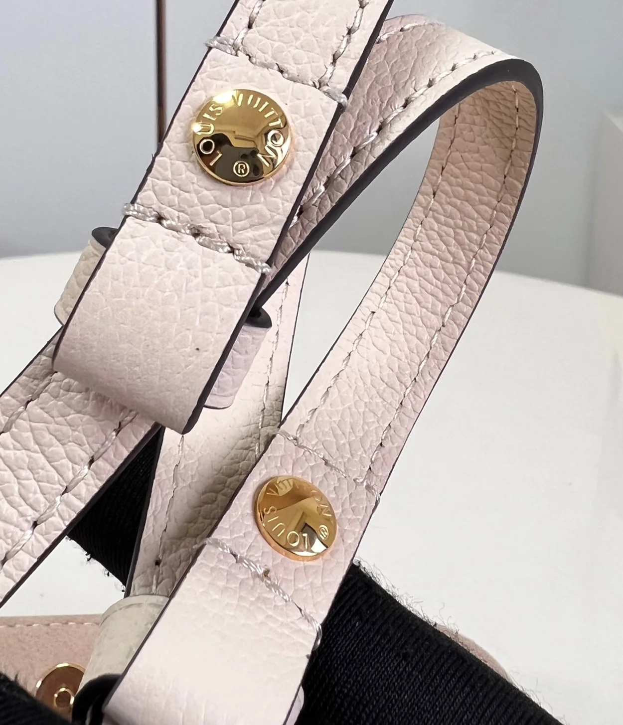 루이비통 아이비 체인 지갑 M82210